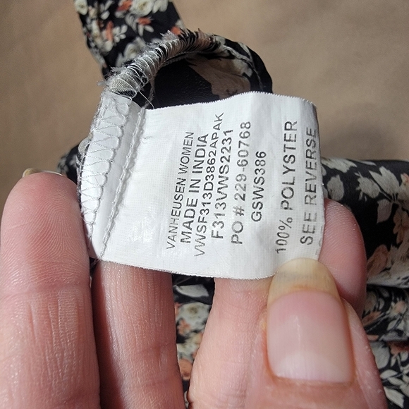 Van Heusen Size M Black with Floral Button Down Blouse, Excellent Used Condition - Picture 13 of 13